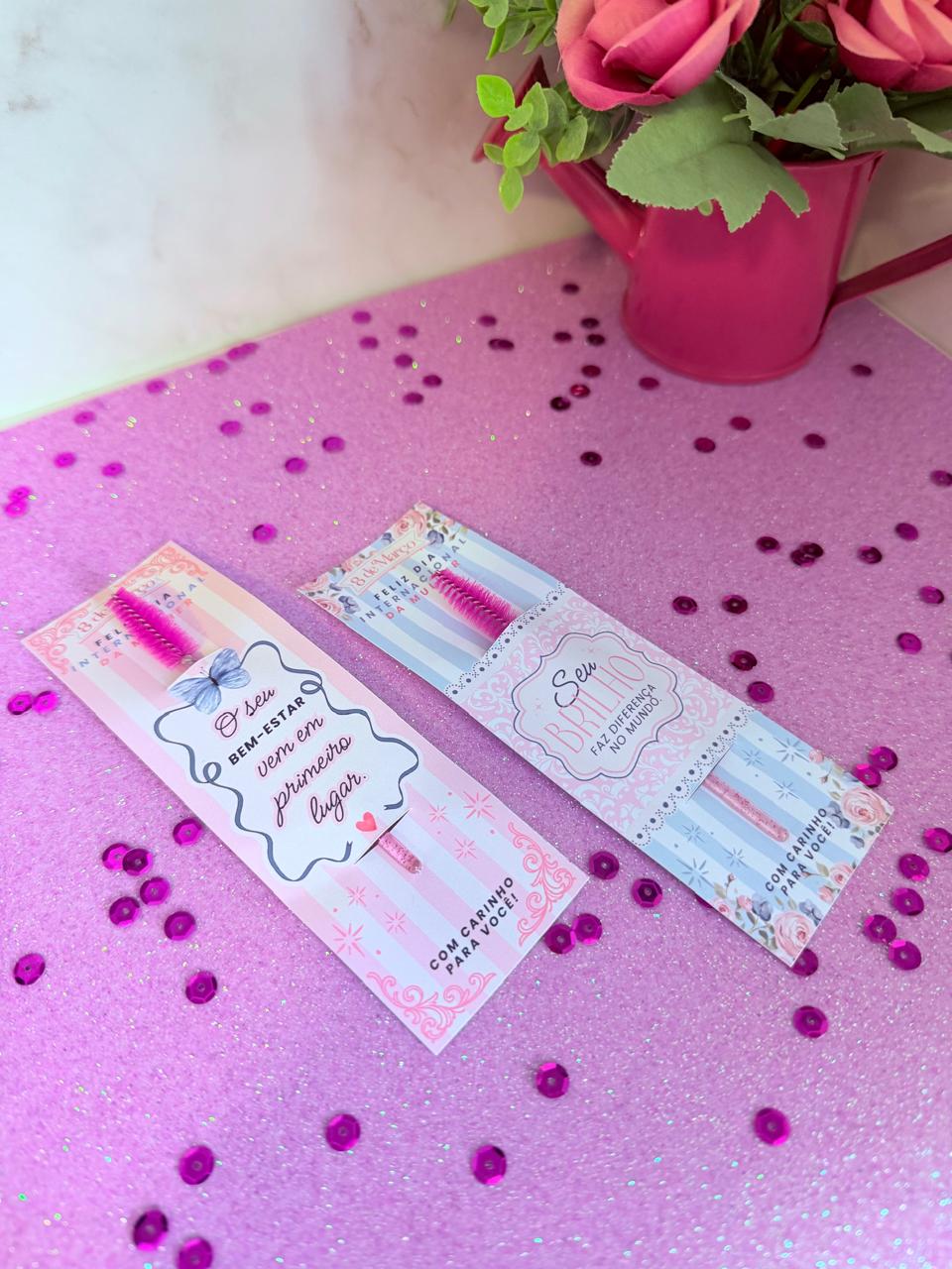 Card com escovinha para cílios - Dia da Mulher