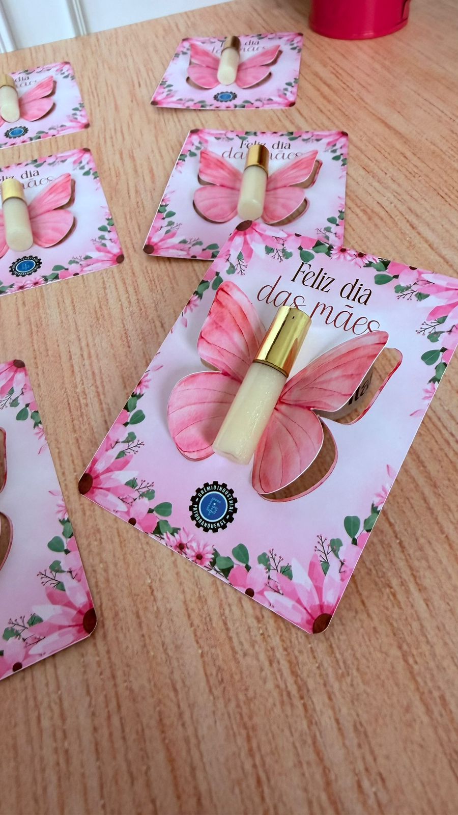 Card com mini gloss labial